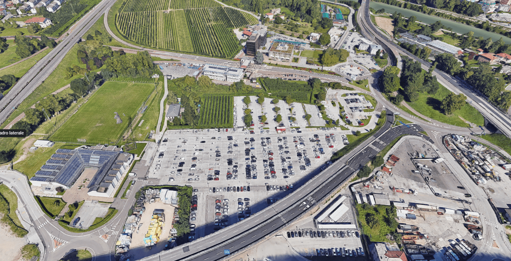 The parking lot that will be redeveloped with a HUB service (area 4). Photo: Habitech DTTN
